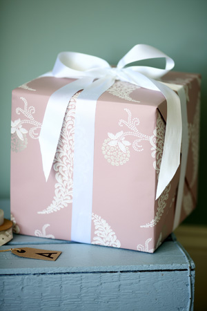 http://www.colorworks.co.jp/weblog/2012/12/15/10waysgiftwrap%5B1%5D.jpg.jpg