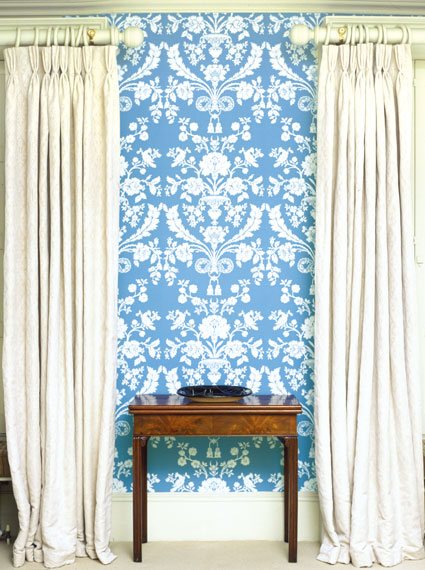 http://www.colorworks.co.jp/weblog/2013/05/02/St-Antoine-%26-curtains-1.jpg