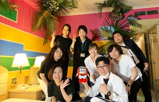 キッズチャレンジ_京急アドさん、サンジョルディフラワーズさん、カラーワークススタッフで記念撮影