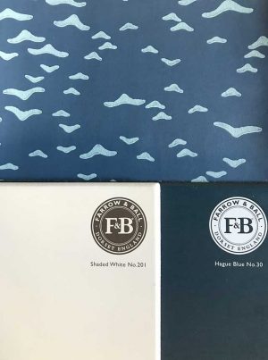 カラーコーディネート／FARROW&BALL_ペイント:No.30 Hague Blue_No.201 Shaded White/ 壁紙:Yukutori BP4305