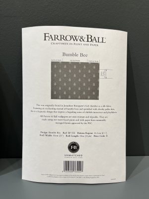 Farrow&Ballの壁紙サンプルの裏にはリピートや壁紙の幅など情報が書かれています
