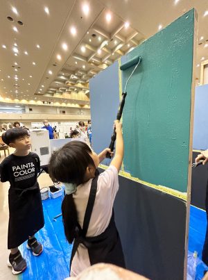 ペイント体験ができるカラーワークスのブースでは50名ほどのお客様が塗装にチャレンジされました！