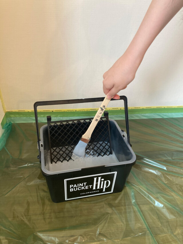 【塗装初心者必見！】新人スタッフTが挑む！はじめてのDIY塗装＠自宅リビングの壁一面