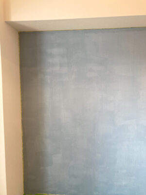 【塗装初心者必見！】新人スタッフTが挑む！はじめてのDIY塗装＠自宅リビングの壁一面