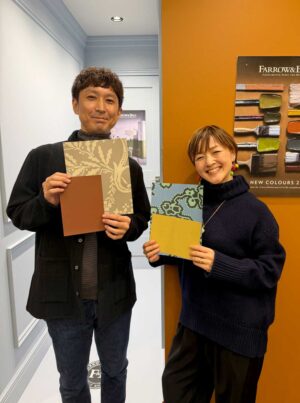HYGGESCAPEのリンダさん(@hyggescape_home)とキャロルさん。「上品でクラシカル雰囲気にしたこんな図書室で本読みたい(リンダさん)」「この組み合わせが面白いと思った フィーリング狭い部屋で非日常的な空間が作れると思った(キャロルさん)」とのことでした^^