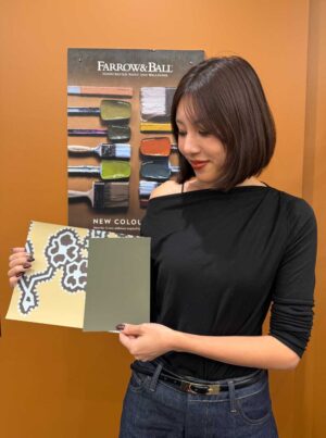 Farrow&Ballの新色・新柄発表会に参加された&classy 嶋崎代表(@and_classy):「今の季節っぽく選んでみた。自分的な流行色がグリーンだから。」とのこと。