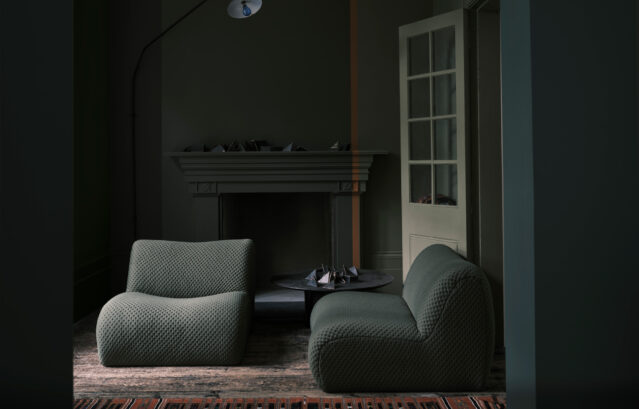 壁右・扉:FARROW&BALL(新色)No.312 Dibber / 壁左:(新色)No.313 Reduced Green / 正面ライン:(新色)No.316 Marmelo