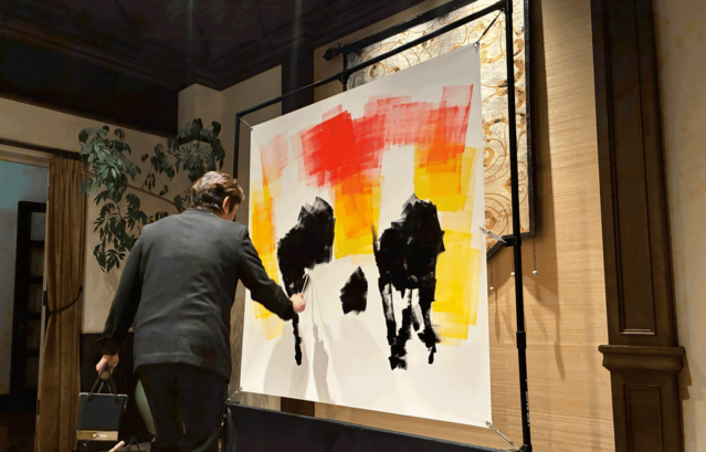 日本カラーマイスター協会の8周年イベントCOLOR SUMMIT 2026でペイントのライブパフォーマンスを行ったペインターのさとうたけしさん。