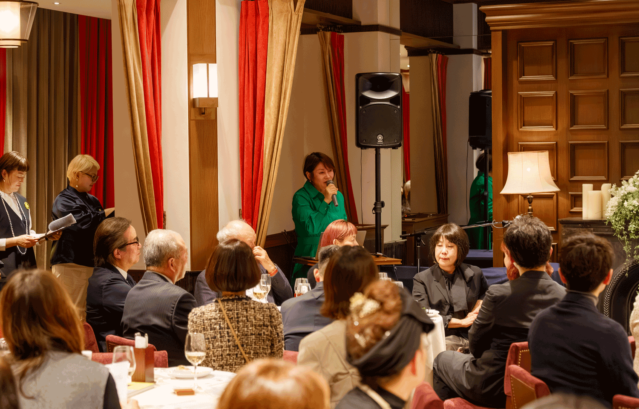 日本カラーマイスター協会の8周年イベントCOLOR SUMMIT 2026。代表の秋山千恵美から日本カラーマイスター協会のマイルストーンについてお話しがあった。