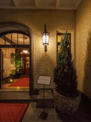 有形文化財の赤坂プリンスクラシックハウスの入り口。趣深いクラシカルな入り口。