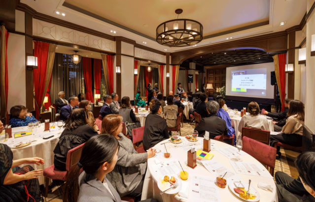 日本カラーマイスター協会の8周年イベントCOLOR SUMMIT 2026。代表の秋山千恵美から日本カラーマイスター協会のマイルストーンについてお話しがあった。