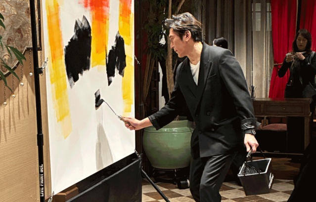 日本カラーマイスター協会の8周年イベントCOLOR SUMMIT 2026でペイントのライブパフォーマンスを行ったペインターのさとうたけしさん。