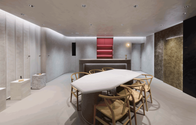 銀座にあるショールーム「 Layered Gallery by Valpaint」。イタリア最高峰のVALPAINT（バルペイント）を中心に、意匠性の高い水性塗料がたくさん揃っており、インテリアデザインのインスピレーションを高めてくれるショールームとなっています。（完全予約制）