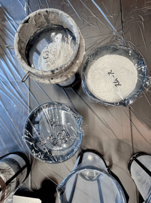 カラーワークスファクトリーで開催されている、MPCテクニカル講習の様子。実際に講習で使うMPC。