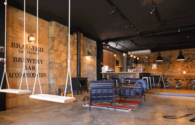 モルタル風デザインコンクリートMPCで施工をした空間。インダストリアルな空間の床材にも使用されている。