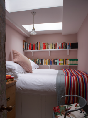 （壁）FARROW&BALL No.230 Calamine 寝室を柔らかで優しげな雰囲気で彩っている寝室