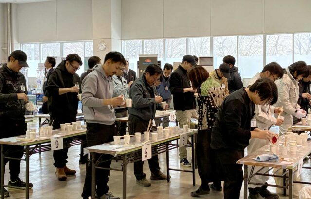札幌開催の塗装フォーラムでは、調色大会も開かれました