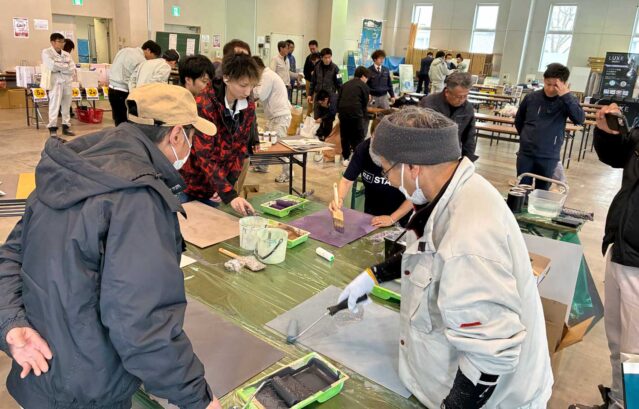 札幌開催の熱気あふれる塗装フォーラムに出展！<現場レポート@THE 2nd TOSOU FORUM 2026 / カラーワークスのブースでは4つの意匠性の高い塗装を試していただきました！
