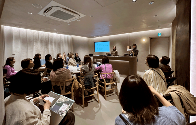 インテリアスタイリングプロの皆さんをお招きして行ったインテリアカラーペイントセミナーの後半は、写真のレイヤードギャラリーで開催しました。